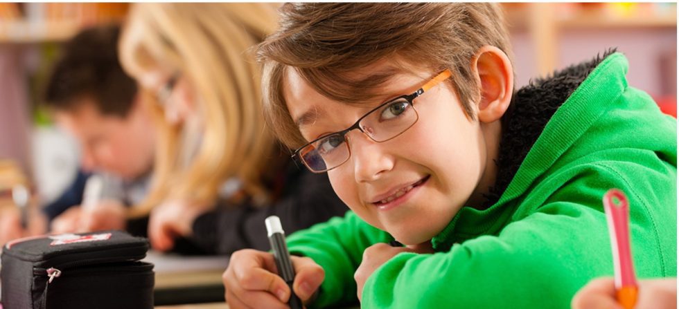 Estudiante preparando el examen Cambridge KET, con enfoque en evitar errores comunes.